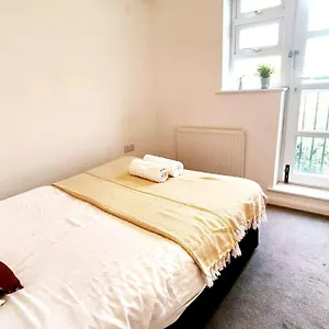 Aldgate Flats In E1. Apartment London