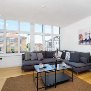 Panther House By Oval Apartment London