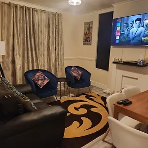 2-bedroom Flat In Cutty-sark, Greenwich ! Apartment London